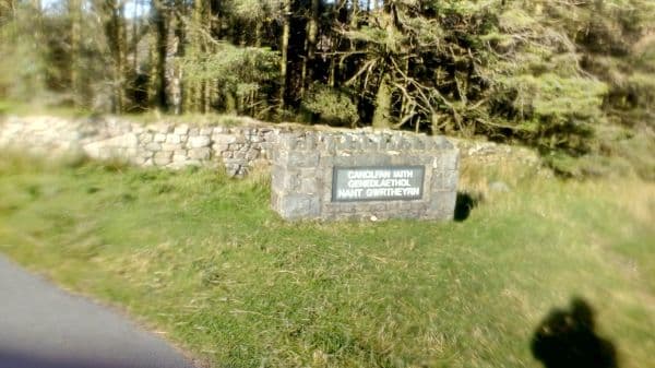 Nant Gwrtheyrn welcome sign in Welsh